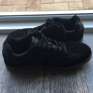 Perry Ellis sneakers